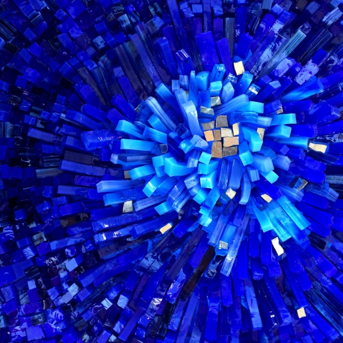 La composition des étoiles (Hommage à l’astronome Cecilia Payne-Gaposchkin), - 2018, 18 cm x 18cm. Verre, smalti, smalti d’or, Vendu.
